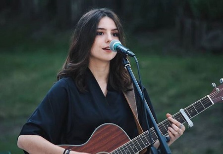  Elsa Roses was the contestants of season 6 of The Voice: la plus belle voix, France version of The Voice