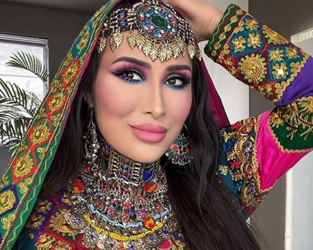 The make-up artist and hairstylist Tamanna Roashan teaches online make-up and hair tutorials on 'DressYourFace Live