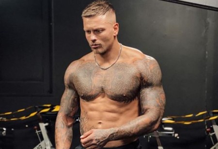 Alex Bowen's net worth is $2.5 million.