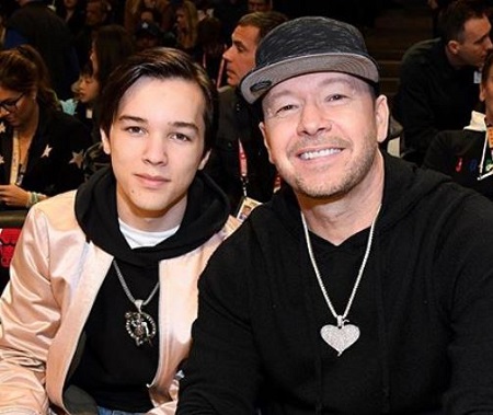  Elijah Hendrix Wahlberg with his celebrity father Donnie Wahlberg.