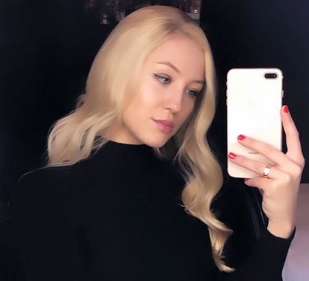  The model and arising actress Ava Elizabeth Sambora has an estimated net worth of around $400,000.