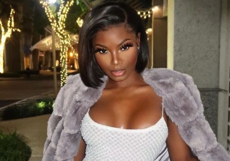 Lulu Simmons is currently single.