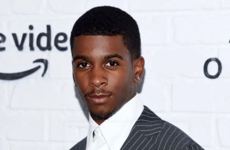 Brett Gray's net worth is $400,000.