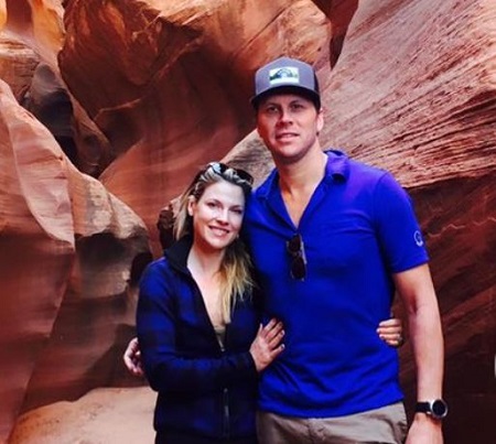 Hayes MacArthur and Ali Larter got engaged in December 2007.