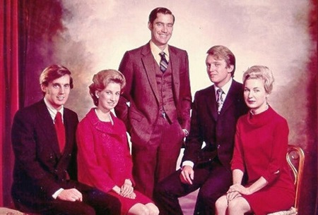 Elizabeth Trump Grau, Maryanne Trump Barry, Fred Trump Jr., Robert Trump, and Donald Trump