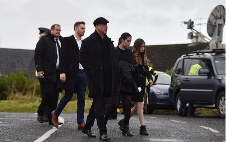 Taylor Baxter Burton, With Siblings, Molly Leigh Burton, Donny Burton, and Their Father, Don Burton