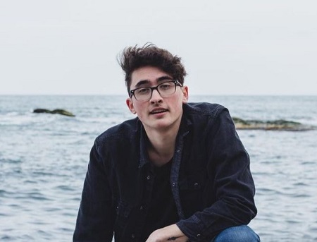 The Matchbox Twenty's lead singer Rob Thomas shared a son Maison Avery William Thomas with her former love partner.