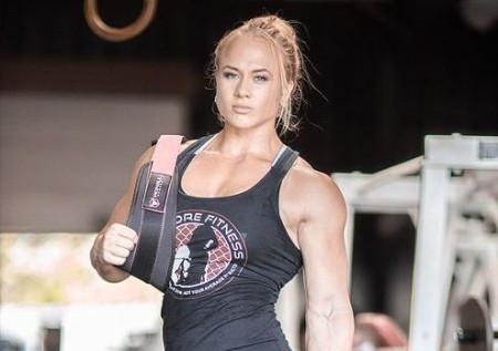 Sarah Backman's net worth is $800,000.