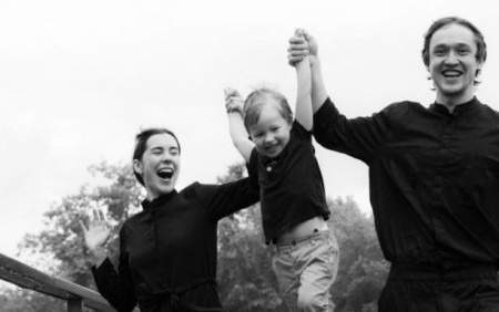 Eldar and Tata has a son.