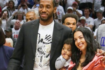 Kawhi and his girlfriend has two kids.