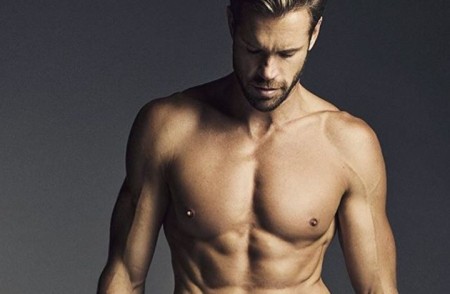 Stephen Huszar is not married and is single.