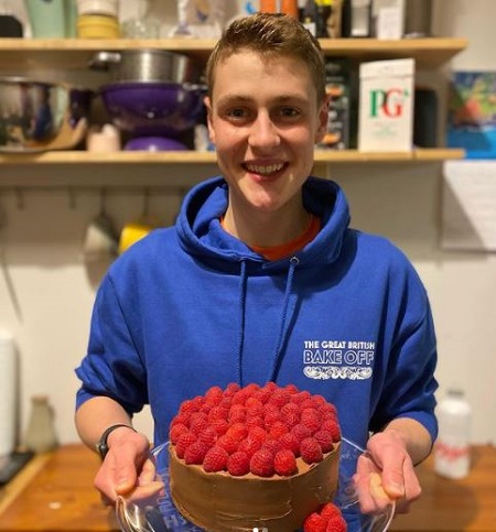 The baker Peter Sawkins is living a single life.