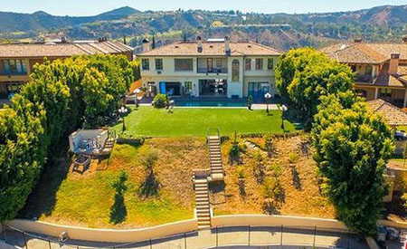 The mansion was once owned by Avril Lavigne