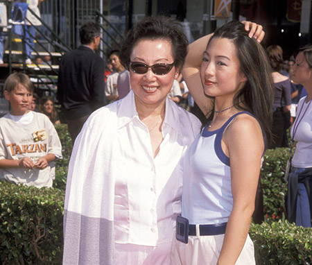 Ming-Na is the only child of Lin Chan 