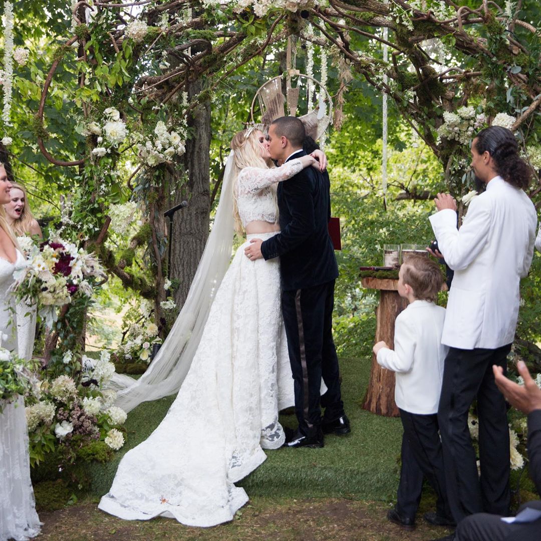 Ashlee kissing her husband, Evan