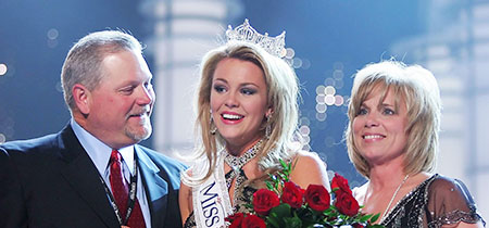 Lauren is one of three kids of Mark ans Sherrell