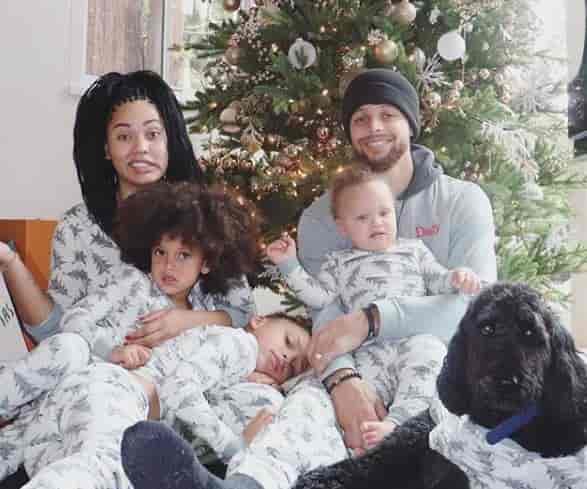 Ayesha with her kids