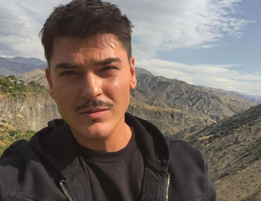 Mario Dedivanovic EnjoyinG hIs Vacation