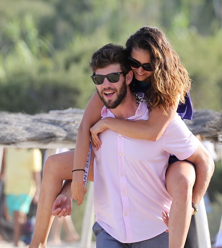 Nina getting cozy with Austin Stowell