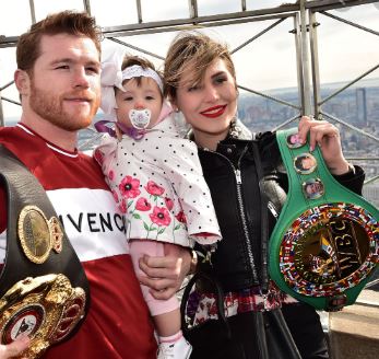  Canelo Alvarez With Her Partner Gomez Frenanda  And Their Daughter 