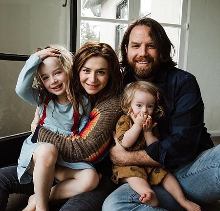  The Grey's Anatomy star, Scorsone and her 10-year musician husband, Rob have formally divorced on Friday, May 8.