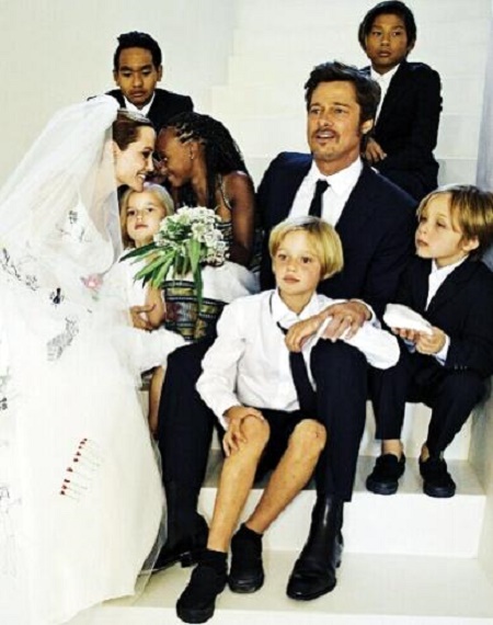  The Wedding Picture of Brad Pitt and Angelina Jolie