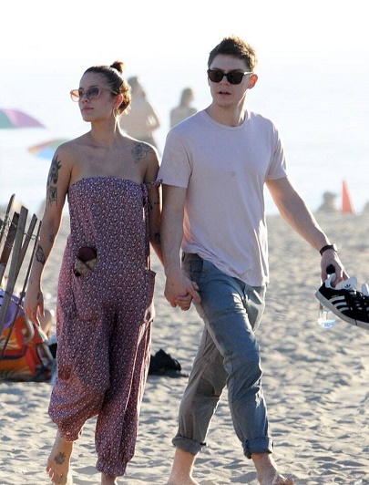 Halsey with her Current Boyfriend, Evan Peters