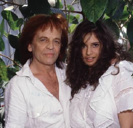 Klaus Kinski and Debora Caprioglio 
