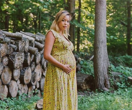  The writer Jia Tolentino is expecting her very first kid with her boyfriend Andrew Galey.