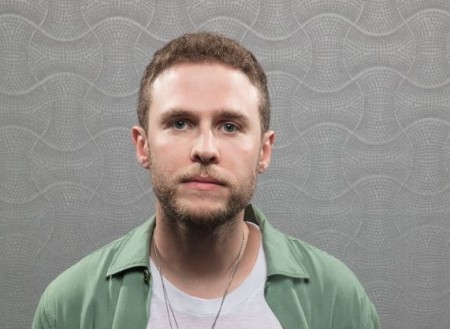 Iain De Caestecker