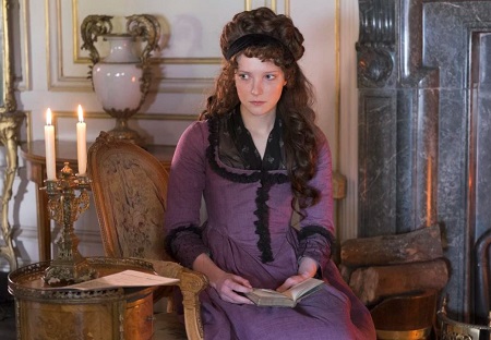  Morfydd Clark Joins as Young Galadriel on Amazon's Lord of the Rings