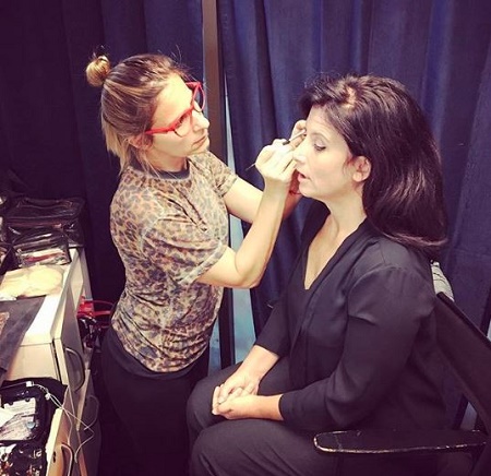 Vera Steimberg Moder's Doing a Makeup