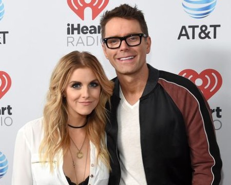 Lindsay Ell dated radio/tv personality, Bobby Bones in 2016.