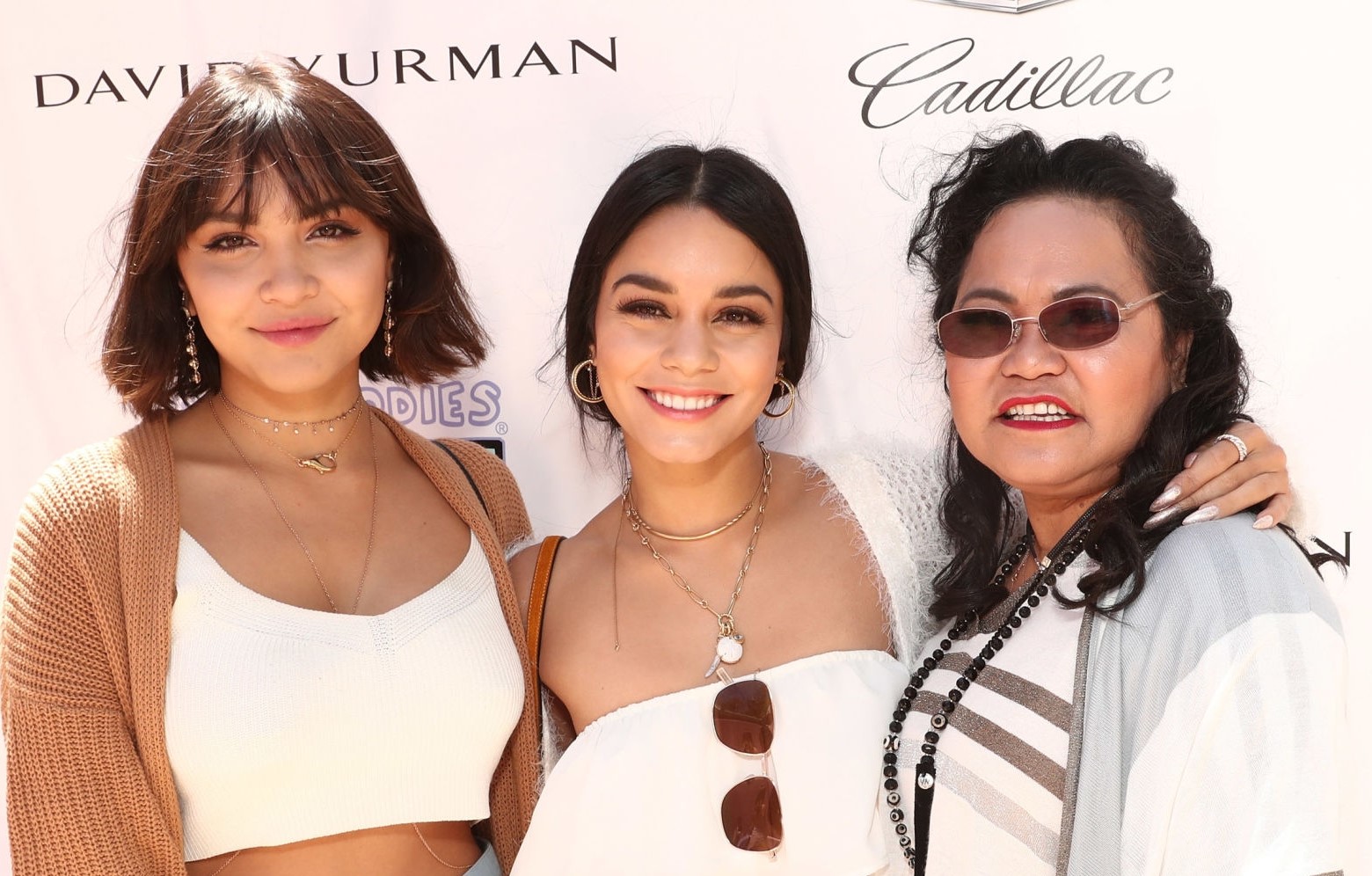 Gina with her two daughters, Vanessa and Stella, attending an award show.