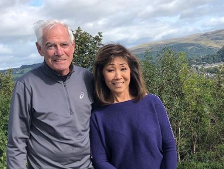 The retired journalist Linda Yu shares a picture with a man named Stuart.