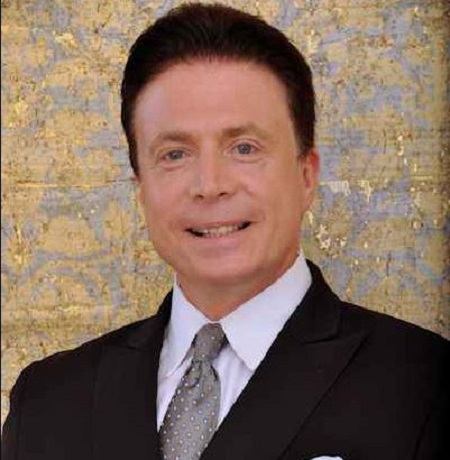 The 58 aged journalist Frank Mottek works as a business anchor for a radio station KNX 1070.