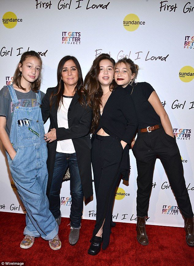 The Blockers actress, Gideon is living a lavish with her mother, Pamela and two sisters.