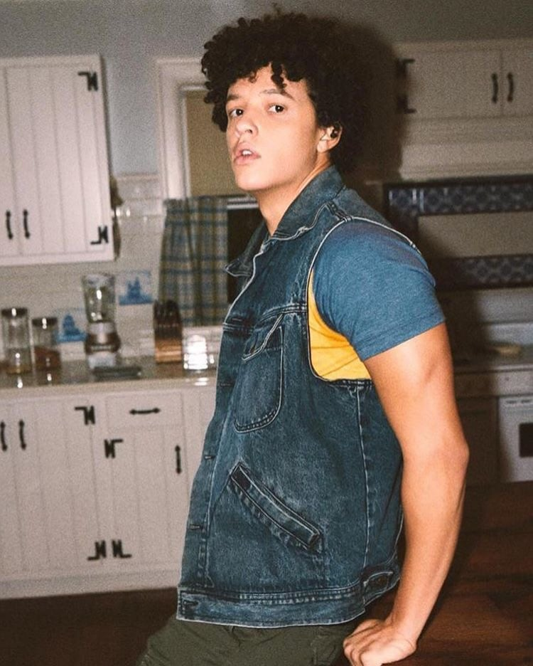 Netflix's mystery teen drama The Society actor, Jacques is enjoying his lavish life with his family.