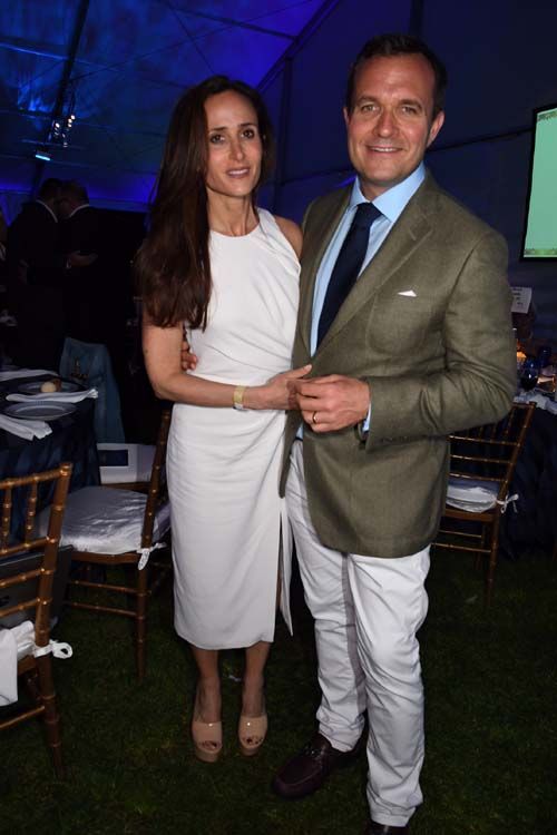 Greg Kelly Reports news anchor, Kelly with his wife, enjoying a happy married life.