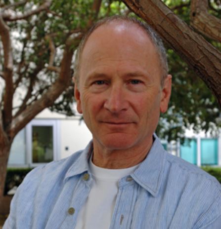  The actress Alison LaPlaca is married to her Oen House co-star Philip Charles Mackenzie.