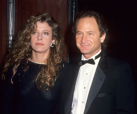  The actress Alison LaPlaca and an actor Philip Charles MacKenzie tied the wedding knot in 1992.