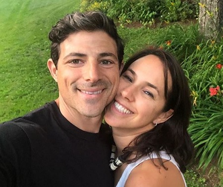 The  ABC reporter Matt Gutman married his wife Daphna Venyige Gutman in May 2007.