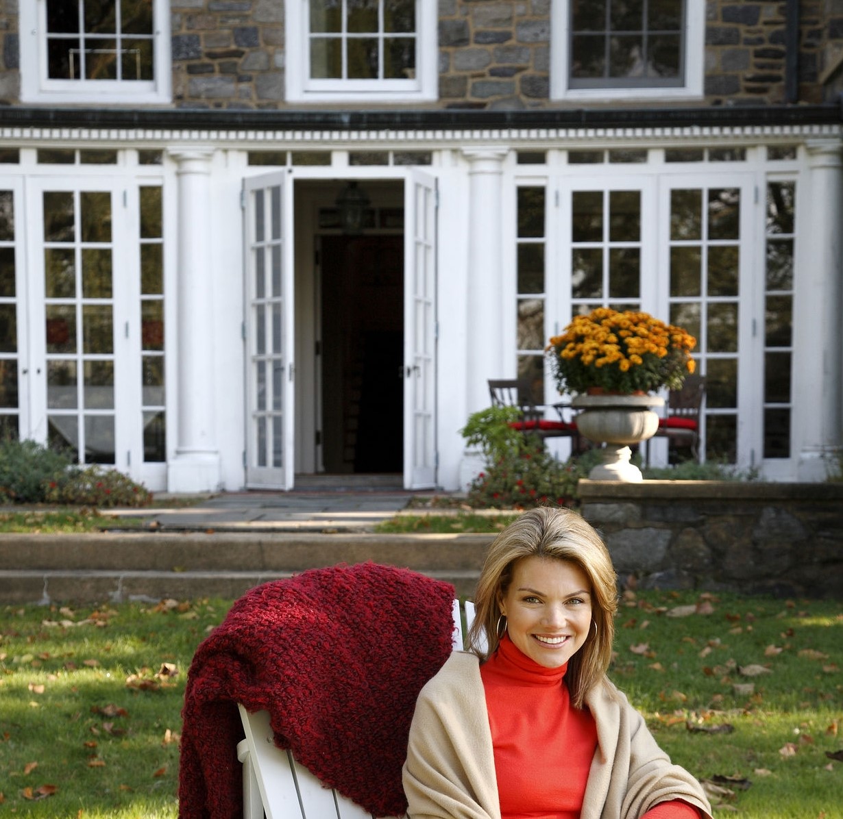 Nauert is enjoying his lavish lifestyle in her house at north shore with her husband and two sons.