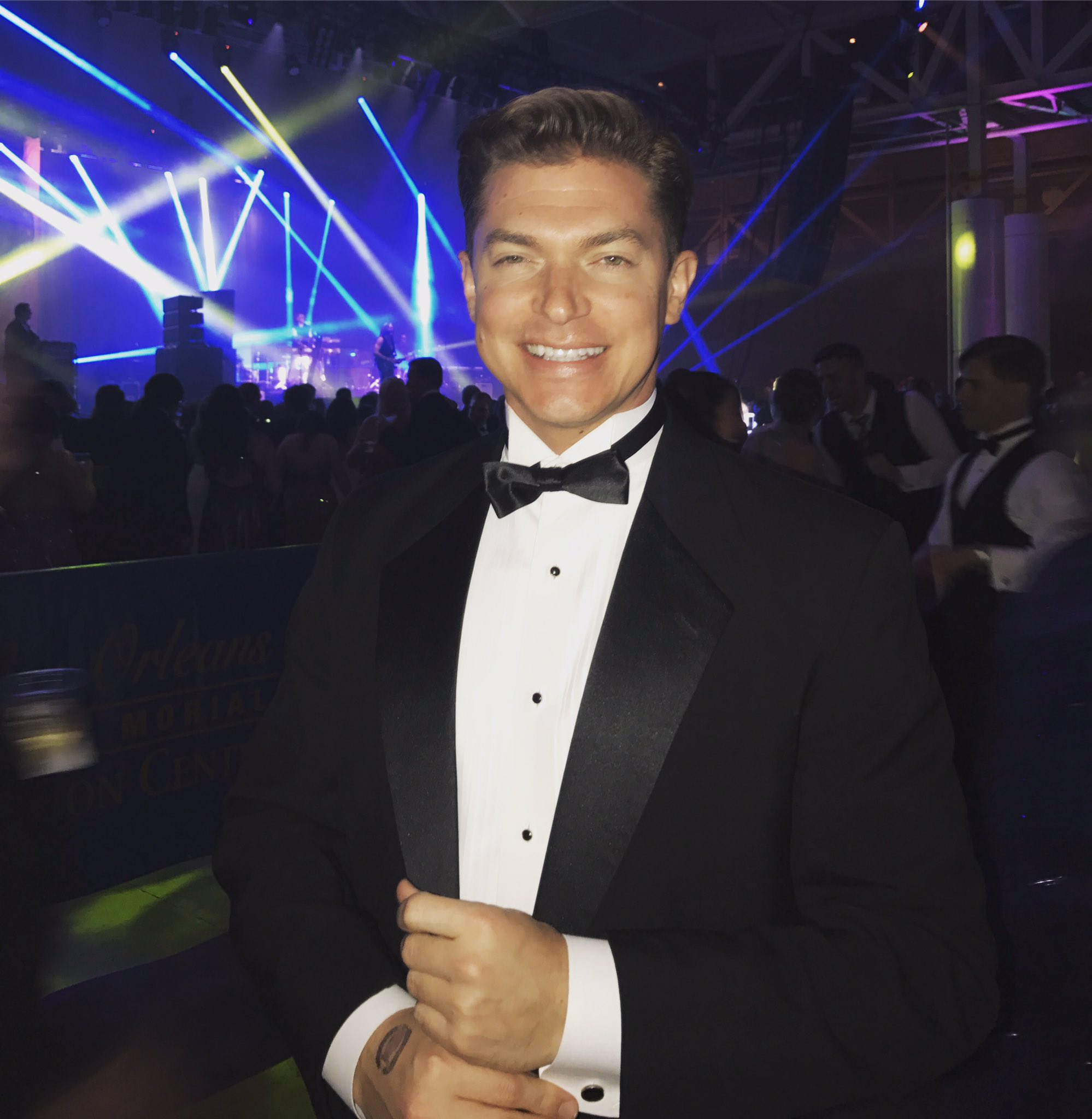 Newsmax TV's National Report host, Shaun is living a lavish life.