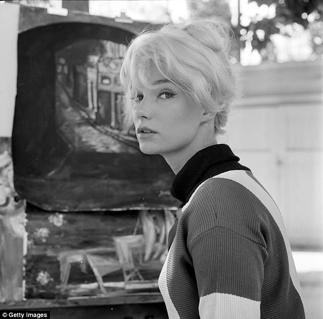 Lisa Bonder is in her early 20s. 