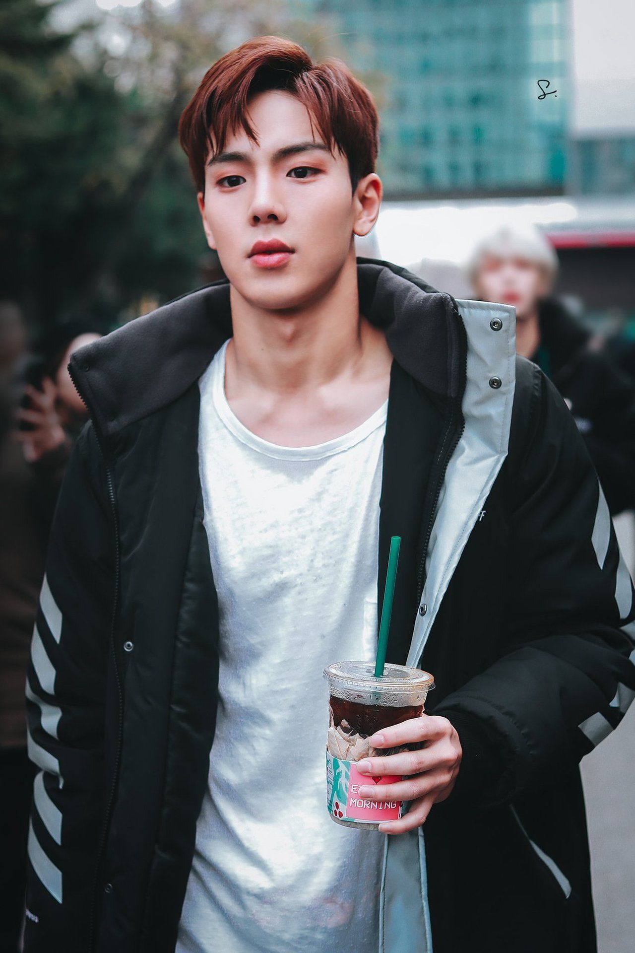 Shownu was once linked up with married woman.