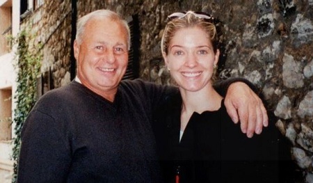 The singer Erika Jayne and the lawyer Thomas Girardi first met in a restaurant are married since 2000.