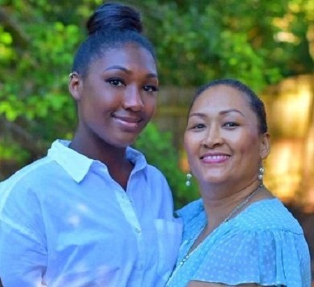 Hanne Norgaard With Her Daughter, Isan Elba