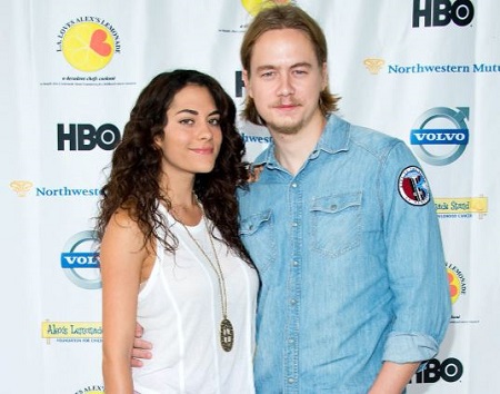 The actress Inbar Lavi previously dated an actor Christoph Sanders.