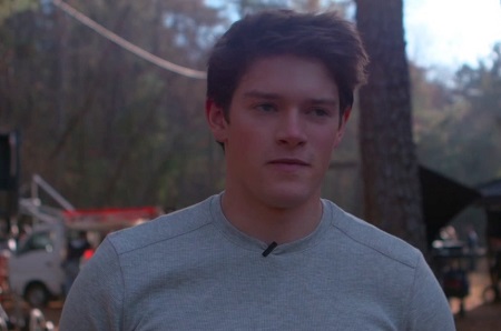 Alex MacNicoll as Flintstone in The 5th Wave